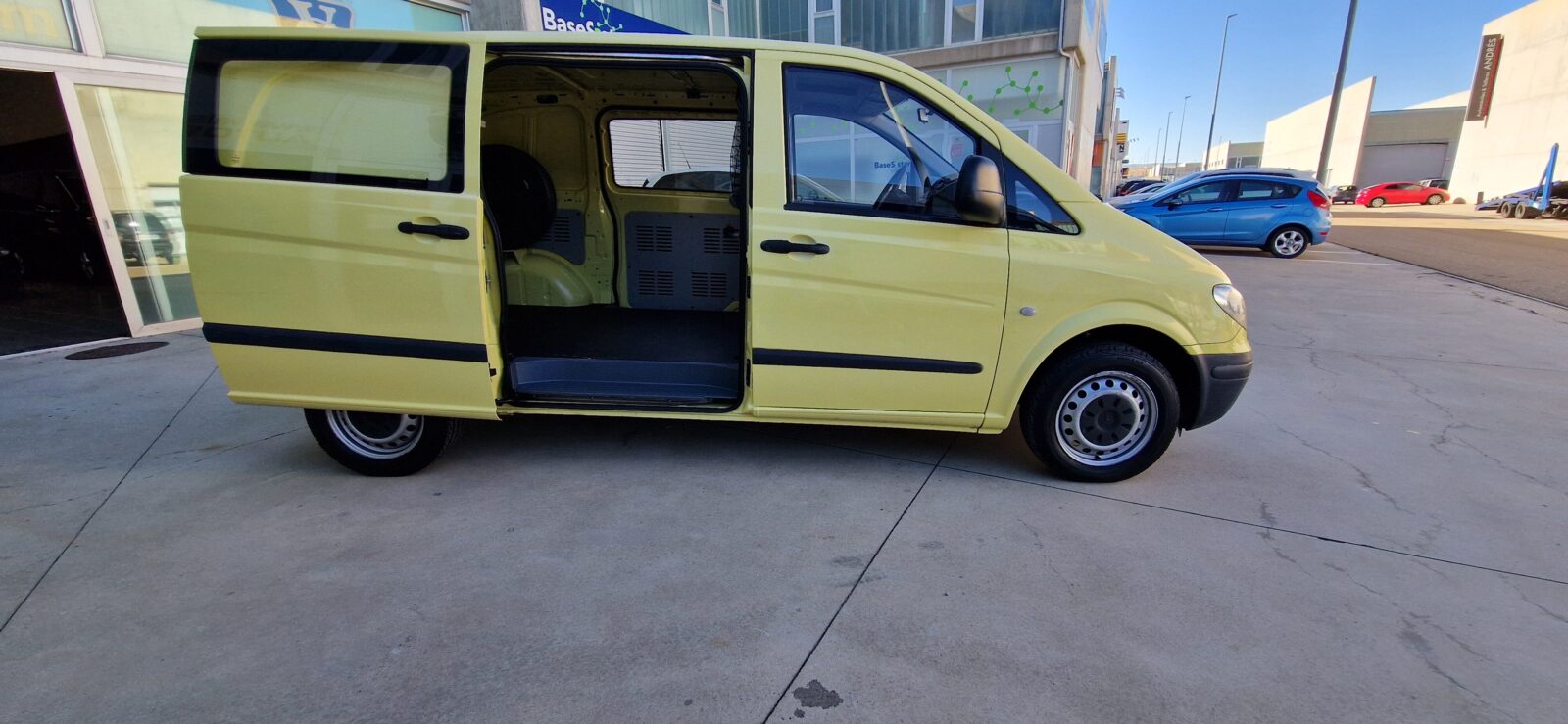 MERCEDES-BENZ Vito 109 furgon